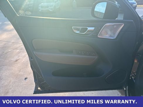 Certified 2024 Volvo XC60 T8 Ultimate w/ Protection Package Premier image 21