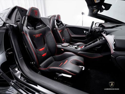 Used 2021 Lamborghini Huracan EVO RWD image 34