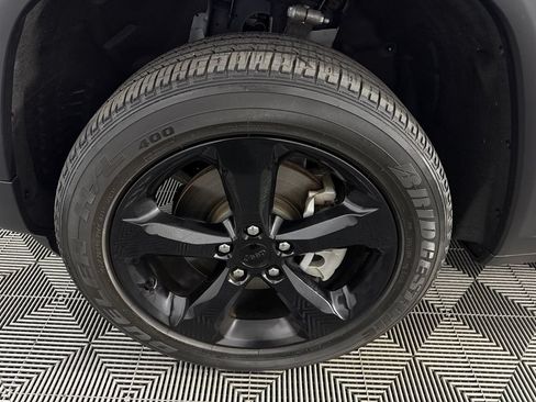 Certified 2022 Jeep Grand Cherokee L Laredo RWD image 12