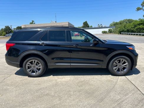 Used 2023 Ford Explorer XLT w/ Equipment Group 202A AWD/4WD image 7
