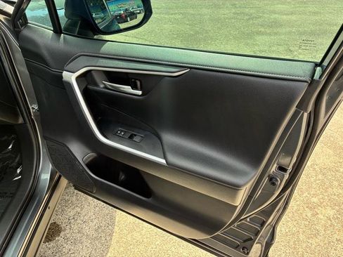 Used 2021 Toyota RAV4 Limited FWD image 29