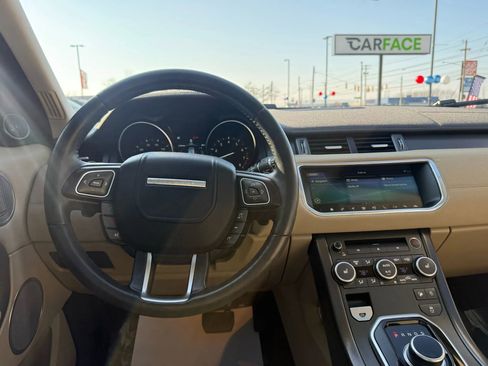 Used 2019 Land Rover Range Rover Evoque SE Premium image 28