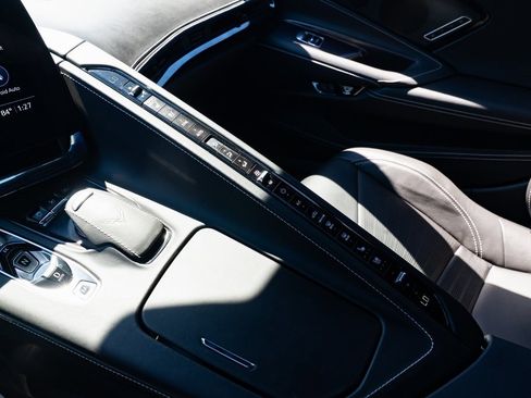 Used 2023 Chevrolet Corvette Stingray Premium Cpe w/ Z51 Performance Package image 18