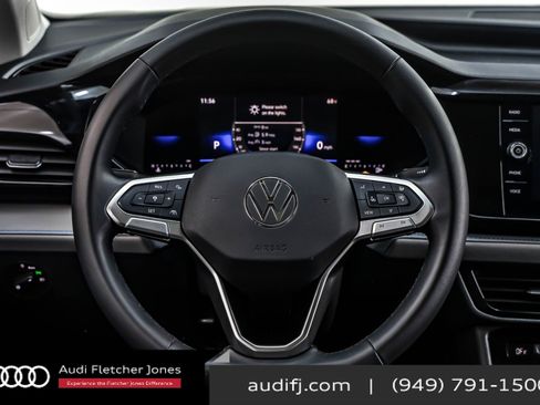 Used 2024 Volkswagen Taos SE image 18