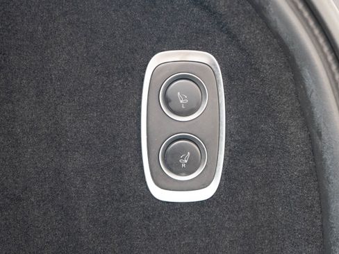 Used 2021 Aston Martin DBX image 40