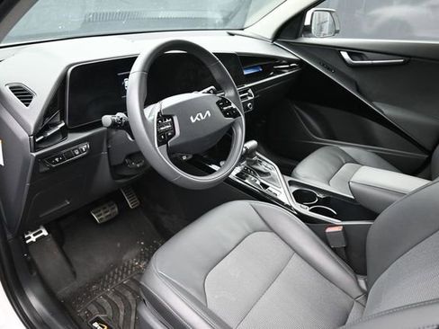 Used 2023 Kia Niro EX Touring FWD image 11