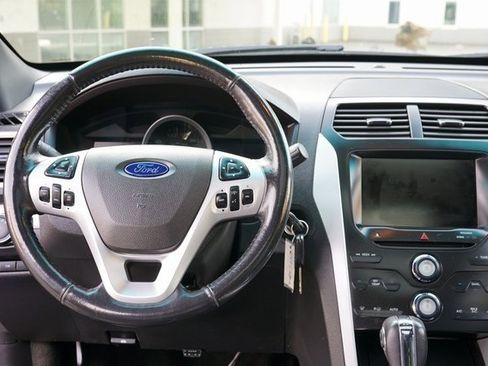 Used 2013 Ford Explorer XLT image 17