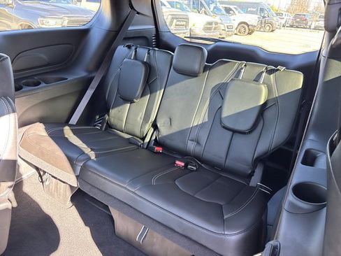 Used 2024 Chrysler Pacifica Touring-L w/ S Appearance Package image 17
