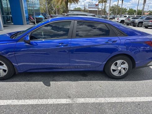 Used 2024 Hyundai Elantra SE FWD image 4