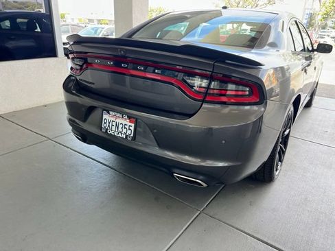 Used 2018 Dodge Charger SXT w/ Blacktop Package RWD image 12