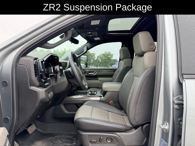 Used 2025 Chevrolet Silverado 2500 ZR2 w/ Technology Package AWD/4WD image 8