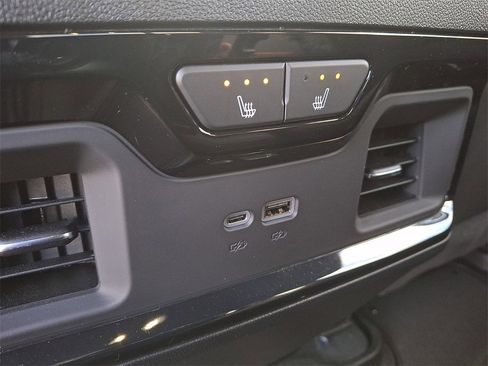 Used 2025 GMC Sierra 2500 AT4 w/ AT4 Preferred Package image 11