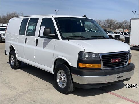 Used 2024 GMC Savana 2500 w/ Driver Convenience Package image 3