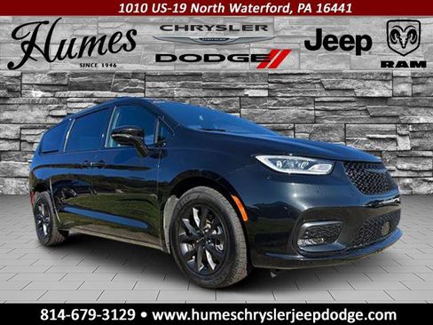 Certified 2022 Chrysler Pacifica Touring-L w/ S Appearance Package image 1