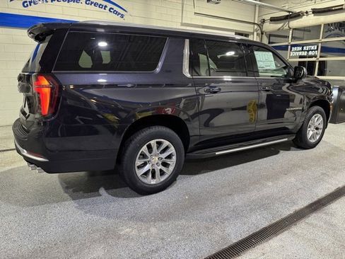 New 2026 Chevrolet Suburban Premier w/ Sun And Tow Package image 11