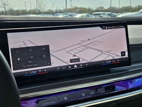 Used 2025 BMW 760i xDrive w/ Premium Package image 30