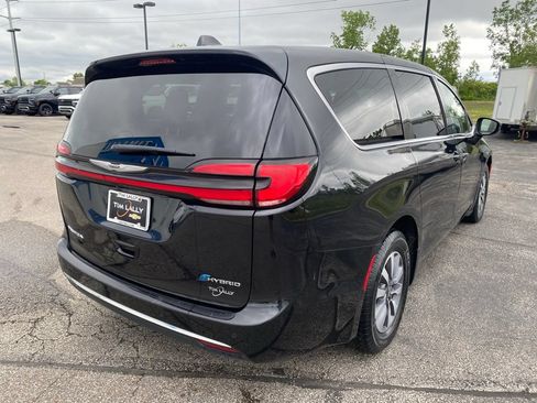 Used 2023 Chrysler Pacifica Touring-L FWD image 7
