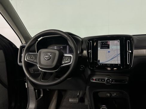 Used 2025 Volvo XC40 B5 Plus image 12