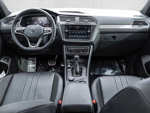 Used 2024 Volkswagen Tiguan SE R-Line image 20