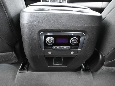 Used 2024 Chevrolet Suburban LT AWD/4WD image 37
