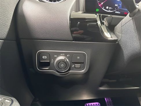 Used 2025 Mercedes-Benz GLA 250 4MATIC image 16