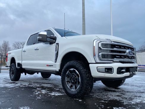 Used 2024 Ford F250 Platinum w/ Tremor Off-Road Package image 40