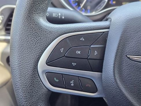 Used 2018 Chrysler Pacifica L image 28