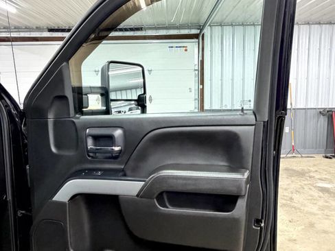 Used 2017 Chevrolet Silverado 2500 LT w/ Midnight Edition image 32