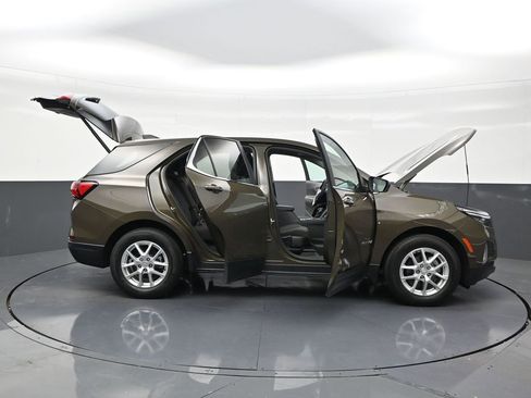 Used 2024 Chevrolet Equinox LT image 30