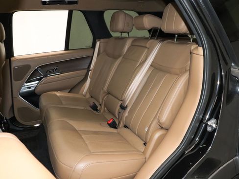 Used 2023 Land Rover Range Rover SE image 23