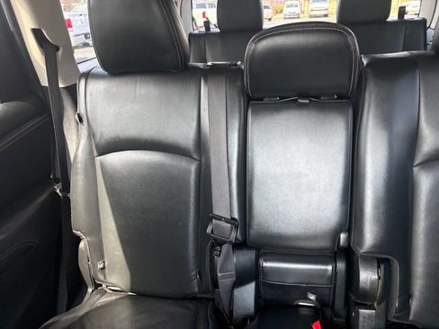 Used 2018 Dodge Journey Crossroad w/ Nav & Sun Group AWD/4WD image 17