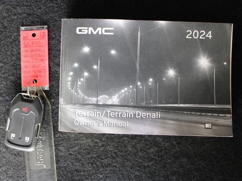 Used 2024 GMC Terrain SLE image 29