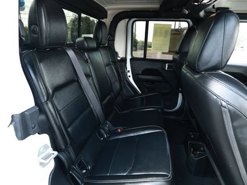 Used 2020 Jeep Gladiator Overland AWD/4WD image 28