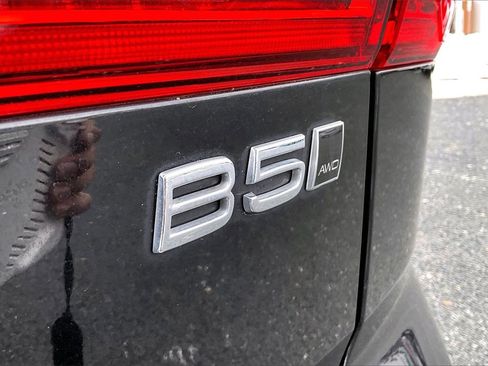 Certified 2023 Volvo XC60 B5 Ultimate w/ Climate Package image 23