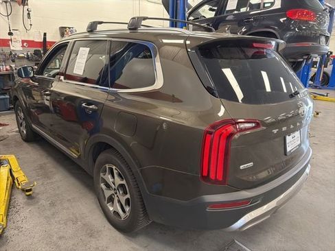 Used 2020 Kia Telluride EX AWD/4WD image 2