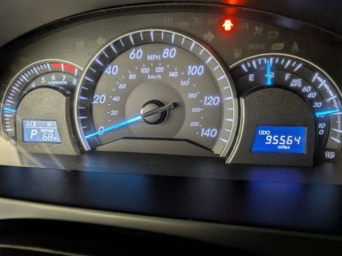 Used 2015 Toyota Camry LE image 16