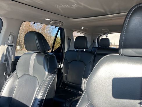 Used 2025 Honda Pilot Touring image 8