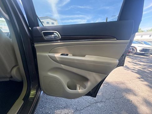 Used 2017 Jeep Grand Cherokee Limited AWD/4WD image 26