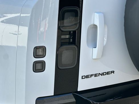 New 2026 Land Rover Defender 110 X-Dynamic SE image 14