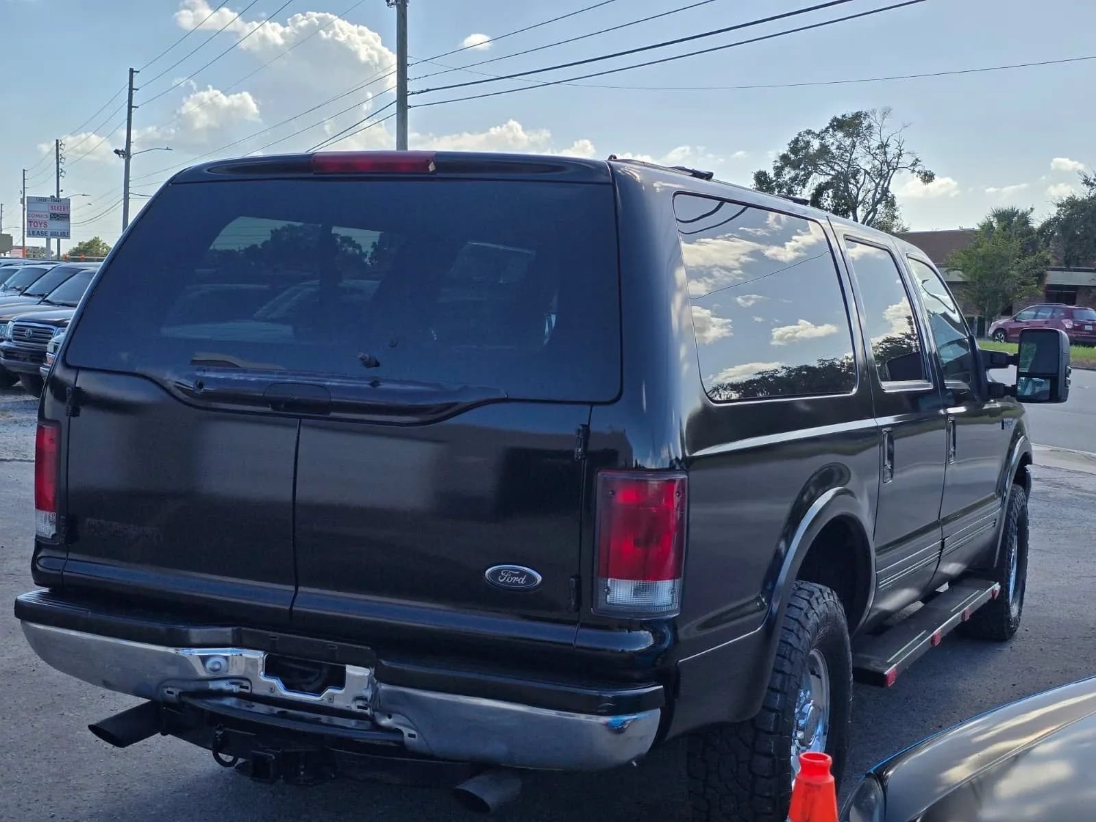 Used 2000 Ford Excursion Limited AWD/4WD image 3