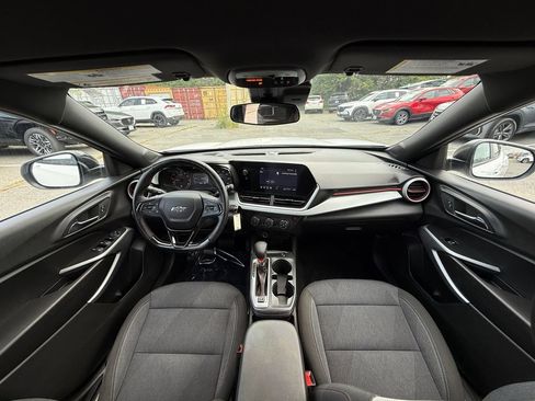 Used 2024 Chevrolet Trax RS w/ Driver Confidence Package FWD image 21