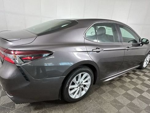 Used 2024 Toyota Camry SE FWD image 3