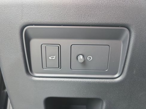 New 2025 Land Rover Discovery Metropolitan Edition image 27