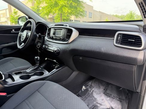 Used 2017 Kia Sorento LX FWD image 24