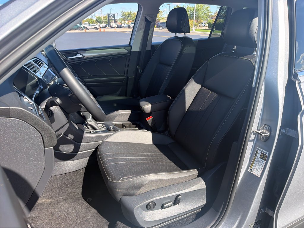 Certified 2023 Volkswagen Tiguan SE w/ Panoramic Sunroof Package AWD/4WD image 7