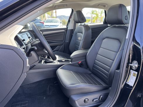 Used 2024 Volkswagen Jetta SE FWD image 13