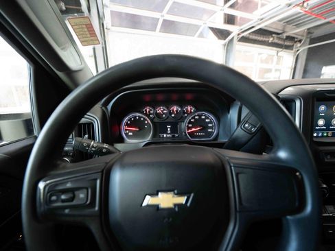 Used 2021 Chevrolet Silverado 2500 Custom w/ Custom Value Package image 15