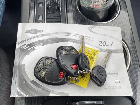 Used 2017 Chevrolet Traverse LT w/ Style and Technology Package image 11