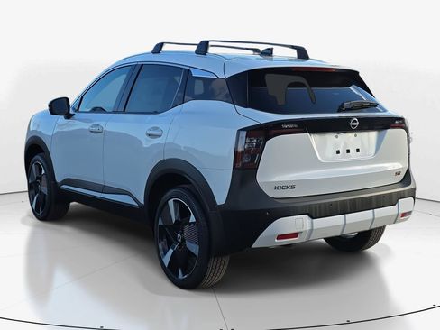 New 2026 Nissan Kicks SR w/ Cold Weather Package FWD image 8