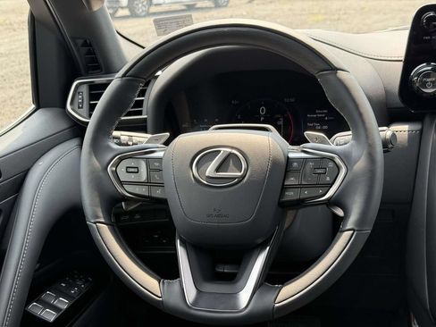 Used 2025 Lexus LX 700h Luxury AWD/4WD image 9